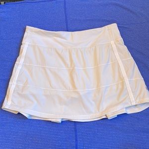 Lululemon white tennis skirt size 6